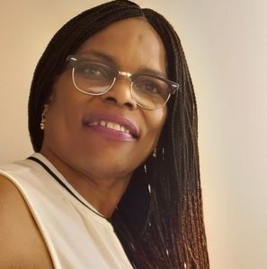 Meet your Posher, Iona